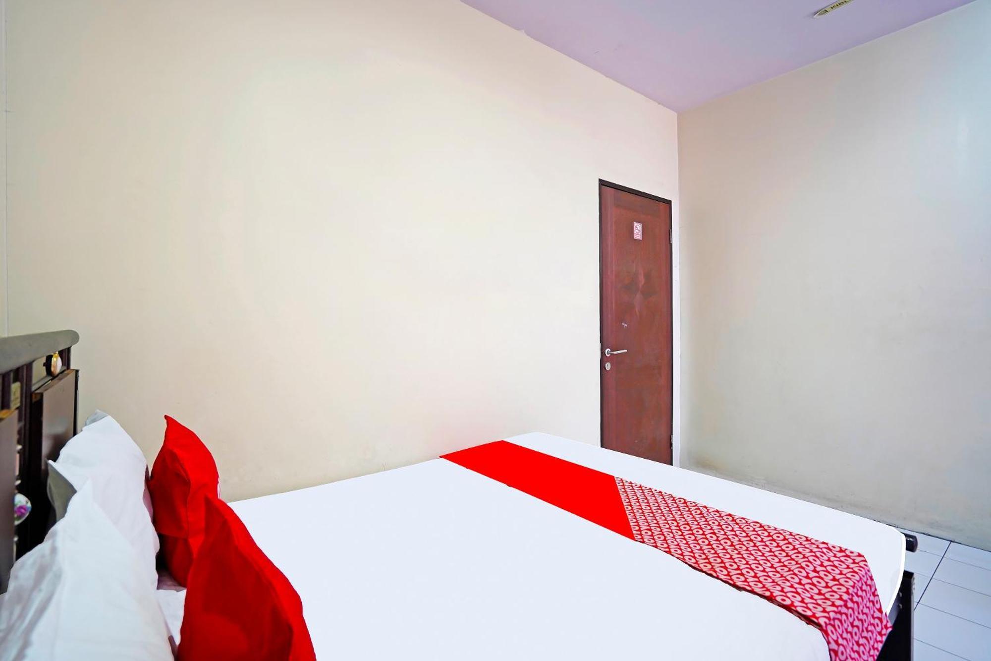 Oyo 91415 De Wijaya Hotel Sidoarjo Kültér fotó