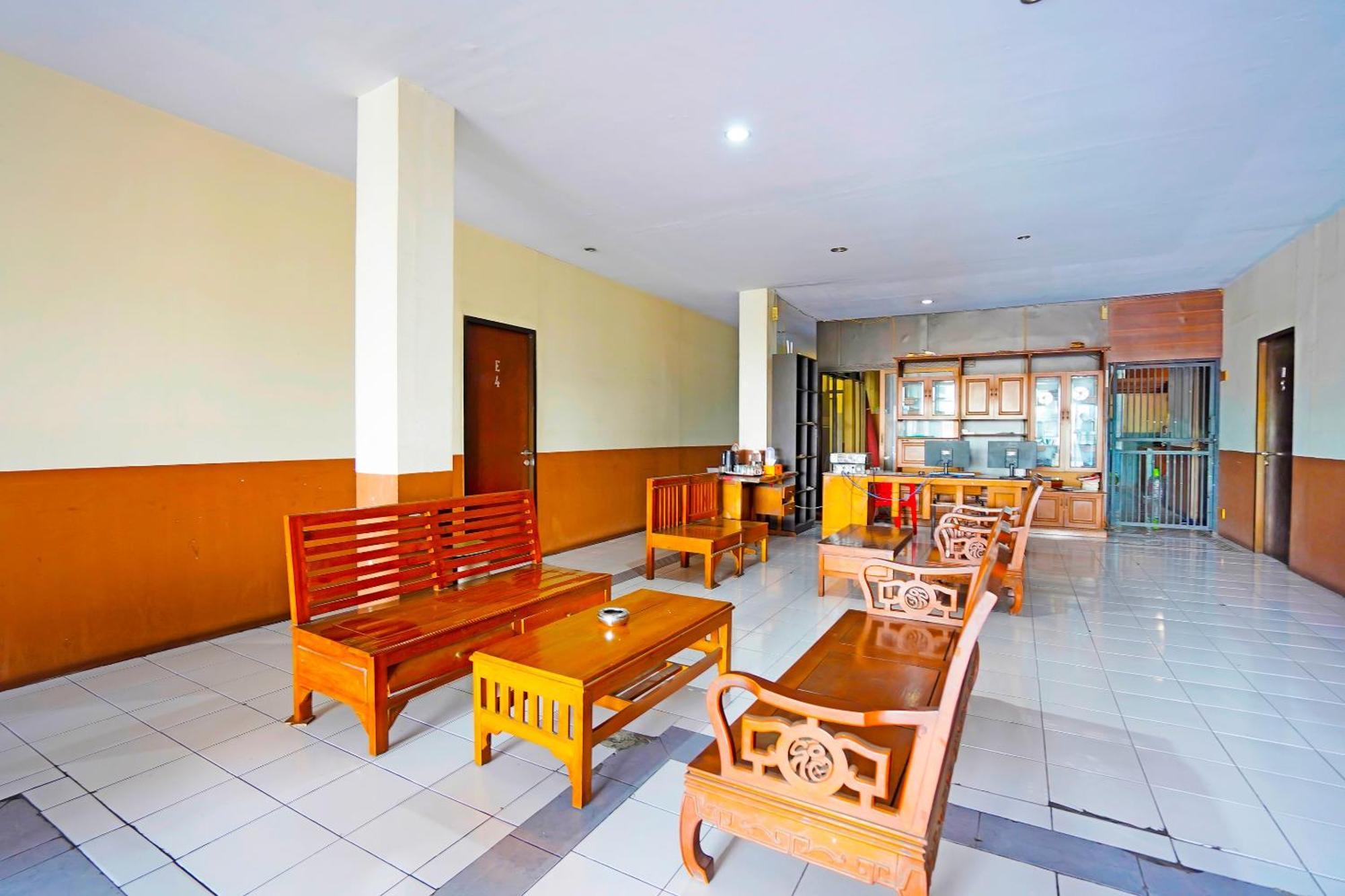 Oyo 91415 De Wijaya Hotel Sidoarjo Kültér fotó